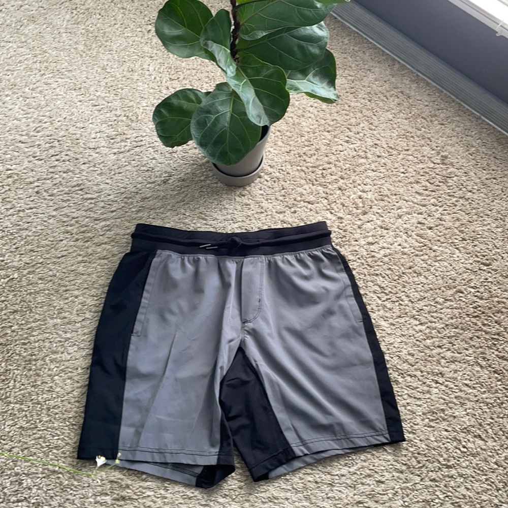 NWOT Gray and Black Doughnuts & Deadlifts Shorts
